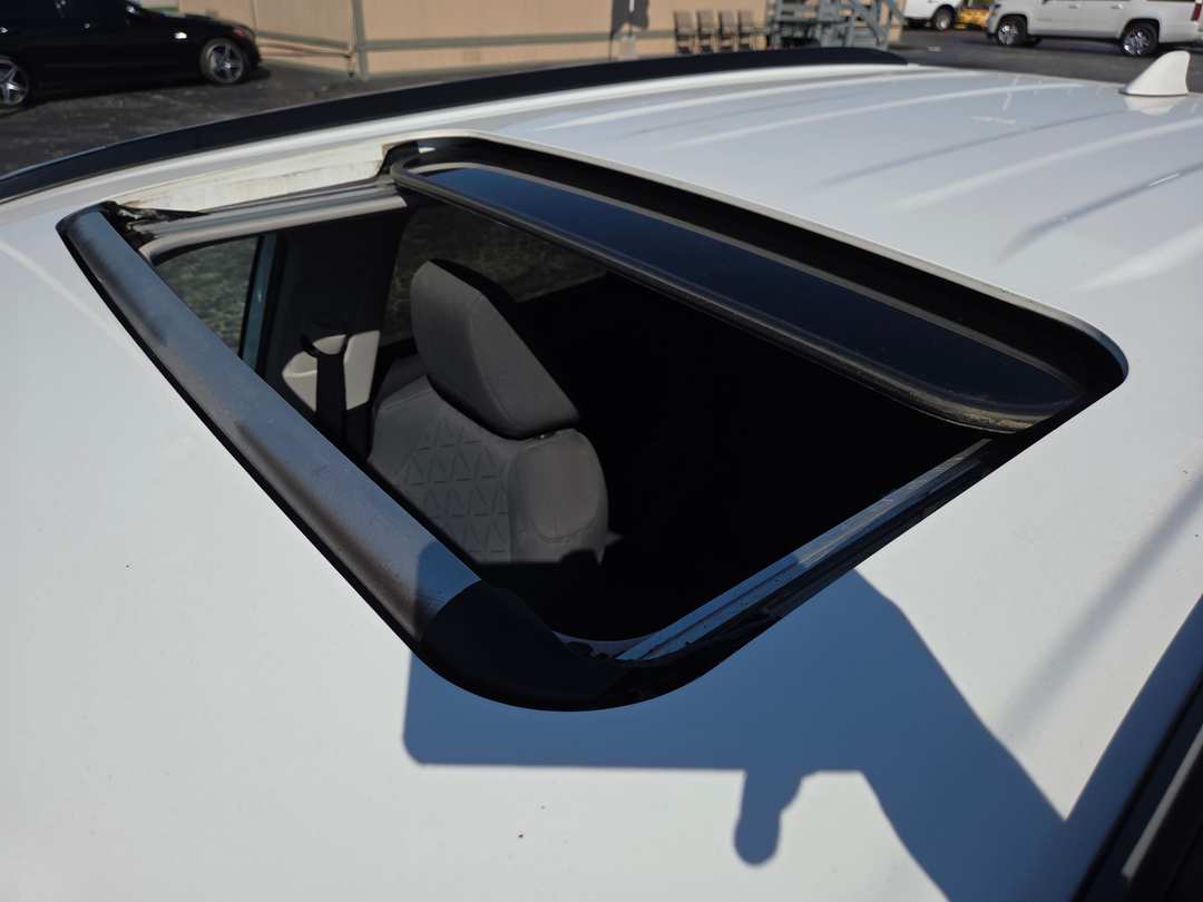 2020 Toyota Rav4 Xle - Image 3