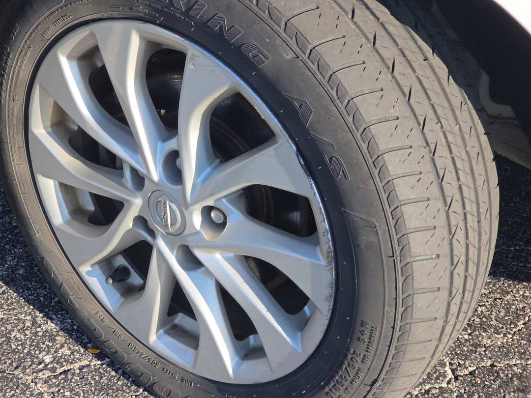 2017 Nissan Sentra - Image 3