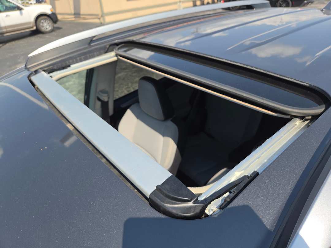 2018 Toyota Rav4 Xle - Image 3
