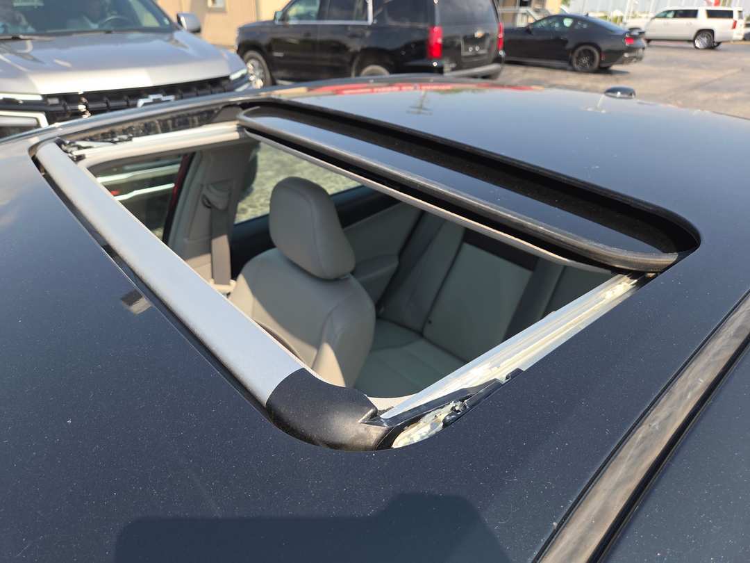 2012 Toyota Camry Le - Image 3